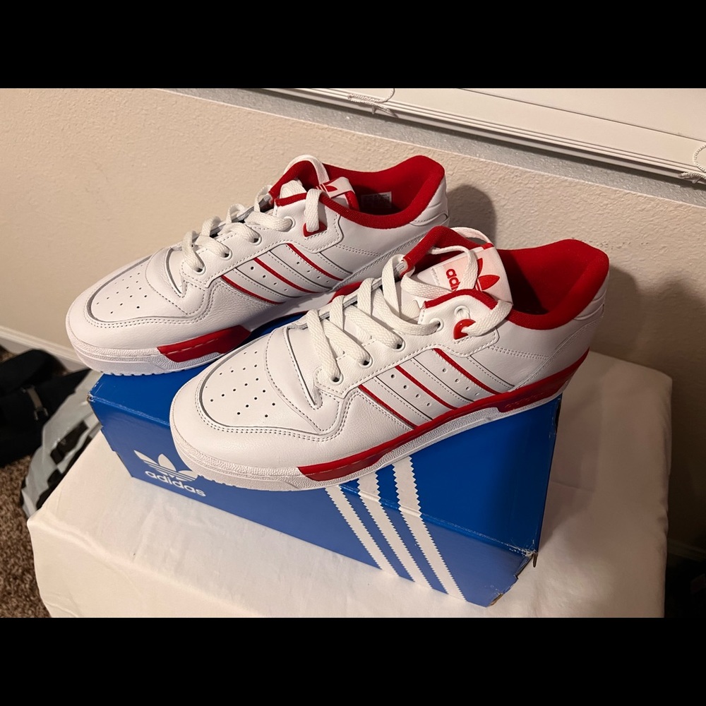 ***SOLD***Adidas Originals Men's Rivalry Low Sneaker
